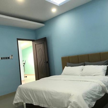 Homestay Stardow~星窗名宿~ Johor Bahru Exteriör bild