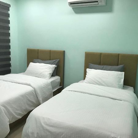 Homestay Stardow~星窗名宿~ Johor Bahru Exteriör bild