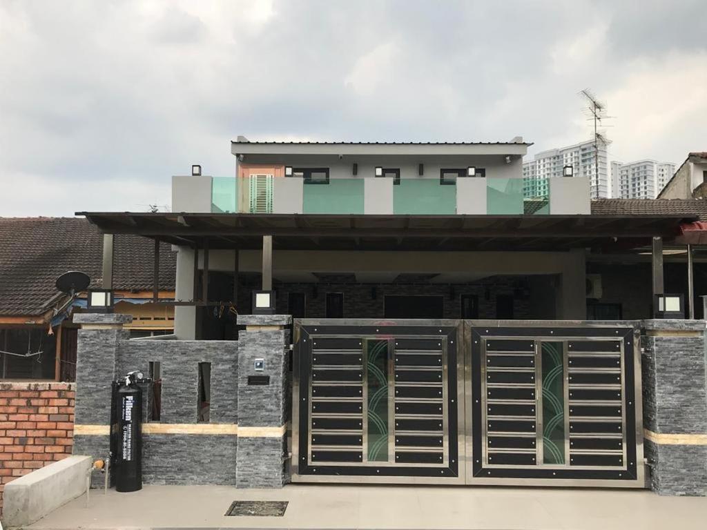 Homestay Stardow~星窗名宿~ Johor Bahru Exteriör bild