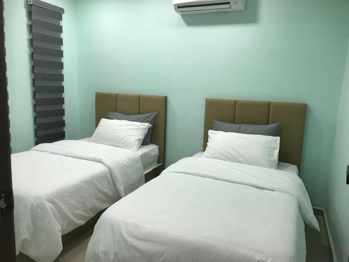 Homestay Stardow~星窗名宿~ Johor Bahru Exteriör bild