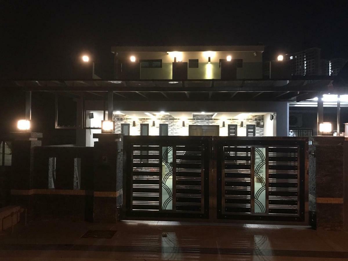 Homestay Stardow~星窗名宿~ Johor Bahru Exteriör bild