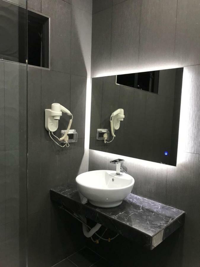 Homestay Stardow~星窗名宿~ Johor Bahru Exteriör bild