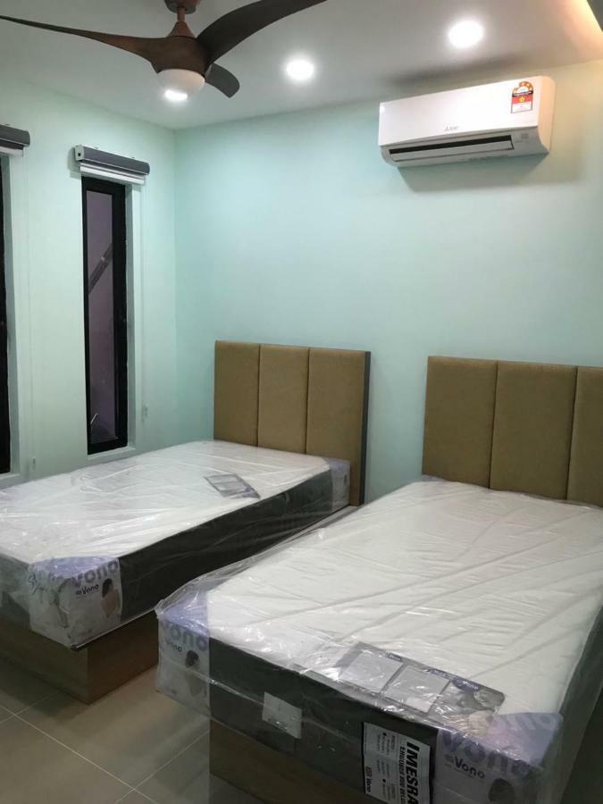 Homestay Stardow~星窗名宿~ Johor Bahru Exteriör bild