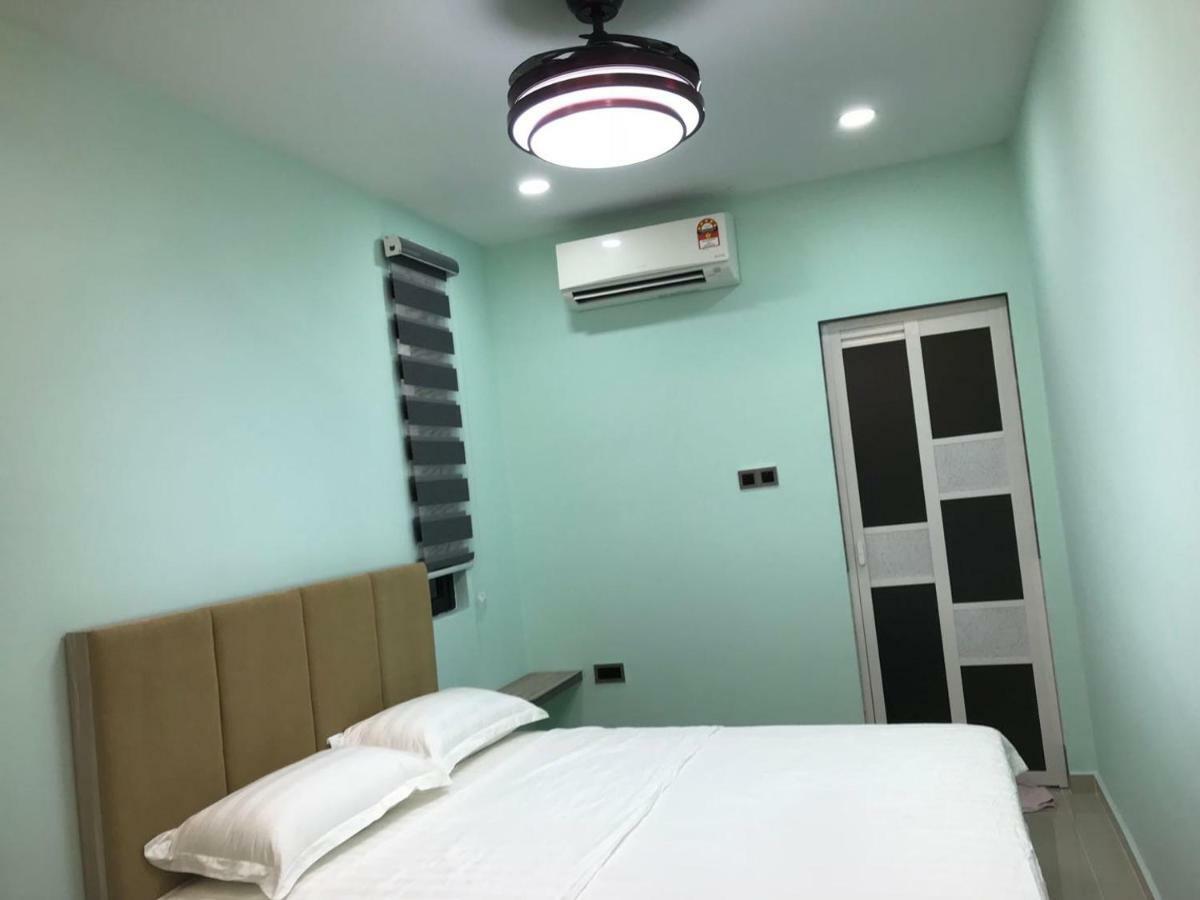 Homestay Stardow~星窗名宿~ Johor Bahru Exteriör bild